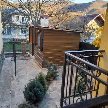 Dva Opryshka Villa Jaremtsje Buitenkant foto